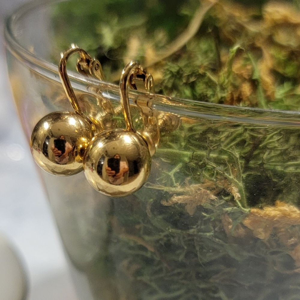 Vintage gold clip on earrings